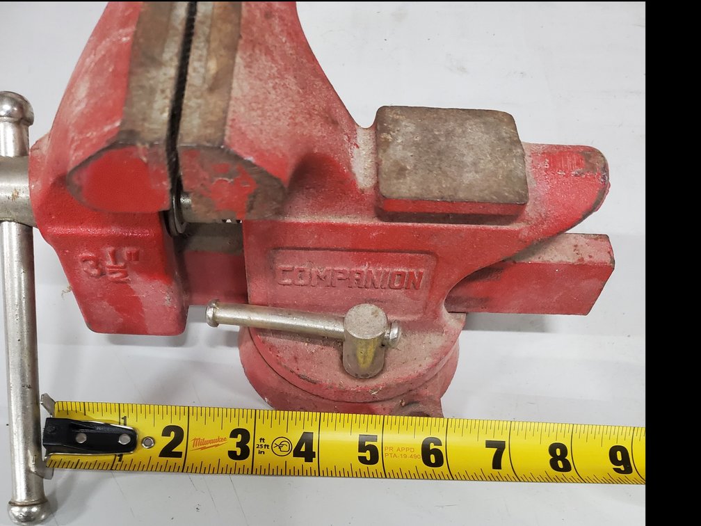 Lot 39: Bench vise