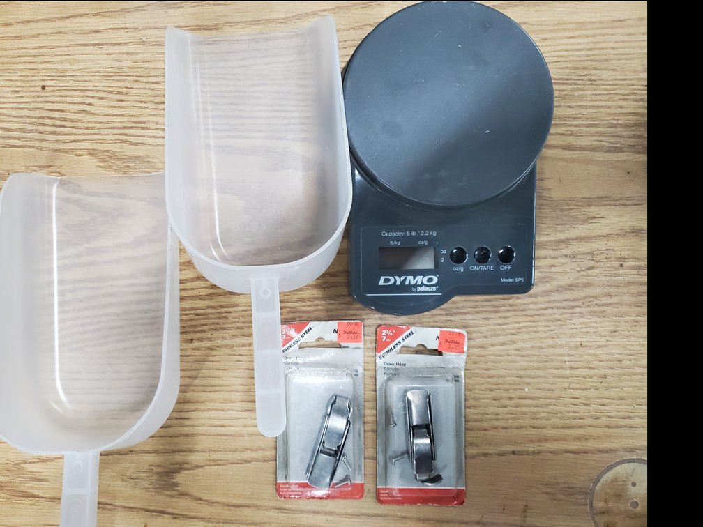 Lot 66: Digital scale,scoops and ss draw hooks