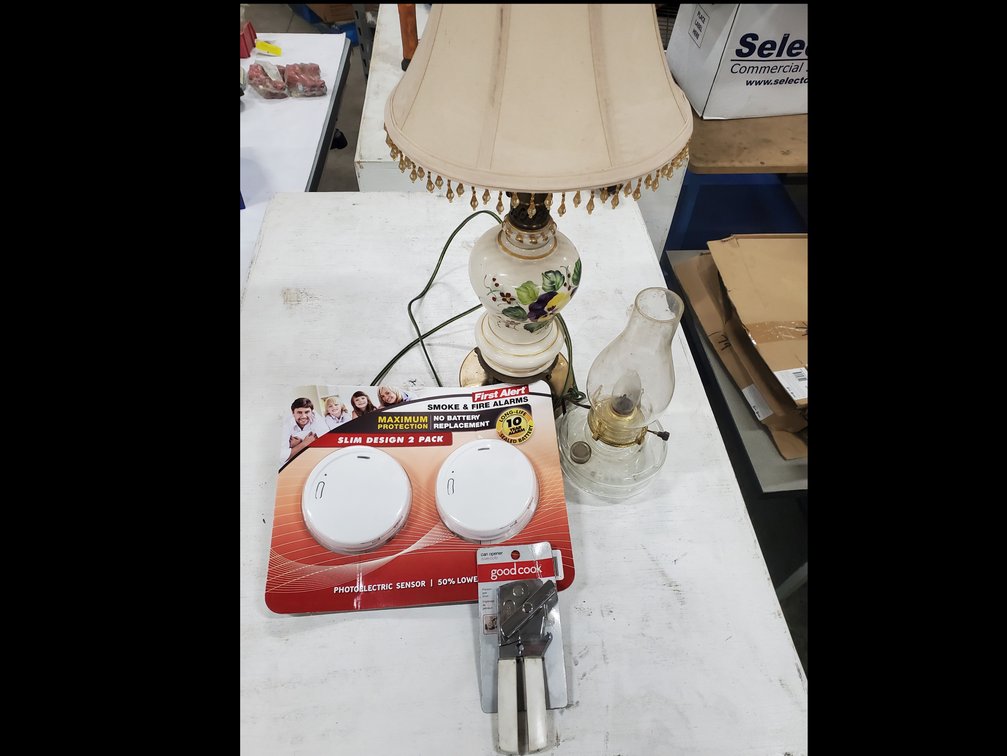 Lot 100: Smoke and fire detectors ,lamps and can opener 