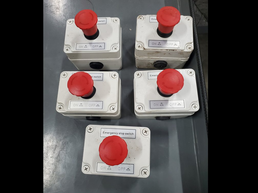 Lot 5: On/off electrical switches