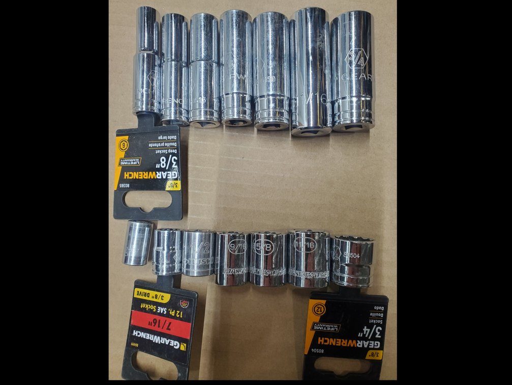 Lot 43: 3/8 drive sockets