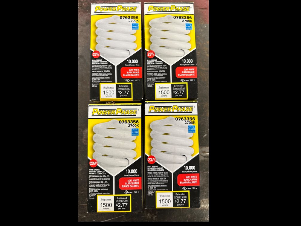 Lot 14: CFL Light Bulbs - 4-Pack