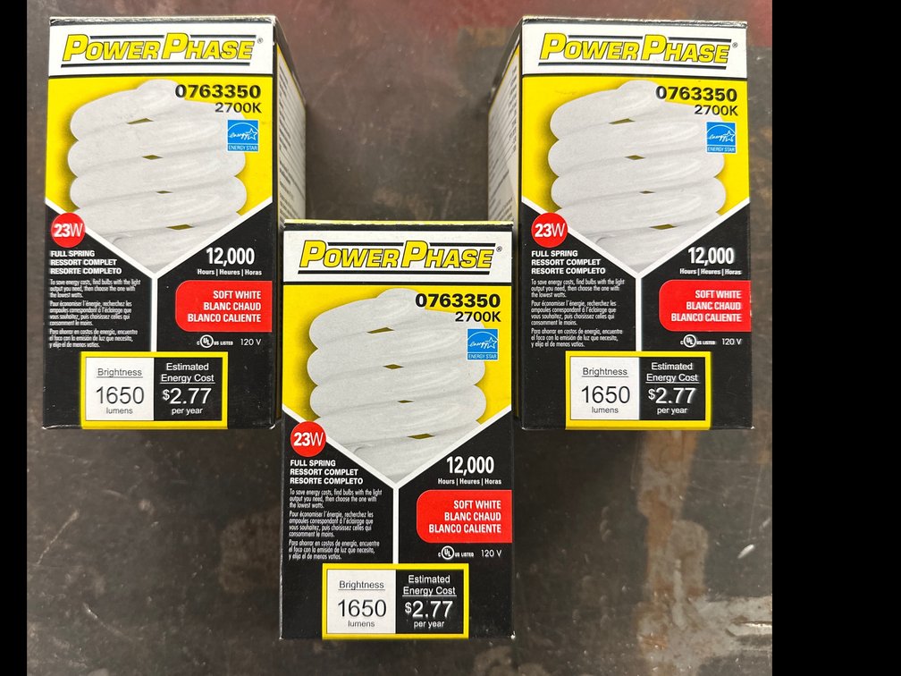 Lot 40: CFL Light Bulbs - 3-Pack