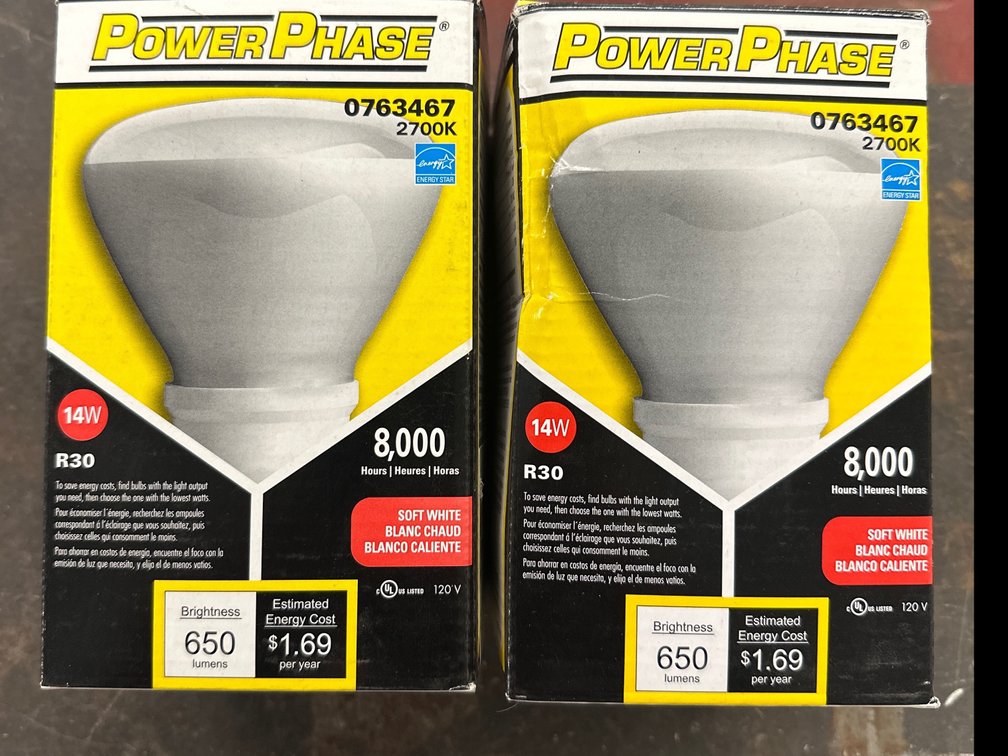 Lot 26: CFL Light Bulbs - 2-Pack