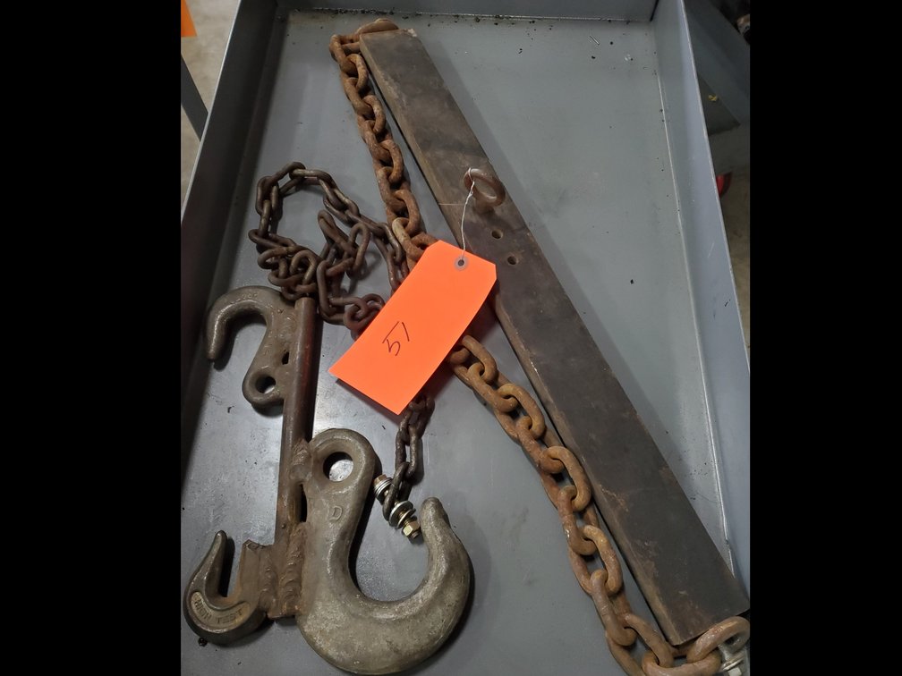 Lot 51: Chain hooks and spreader bar