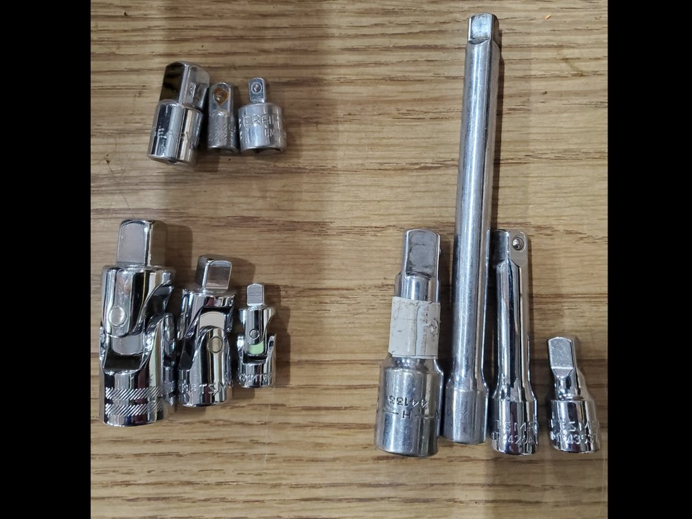 Lot 29: Socket adapters, swivels and extensions