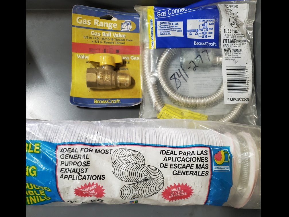 Lot 31: Gas fittings and ducting