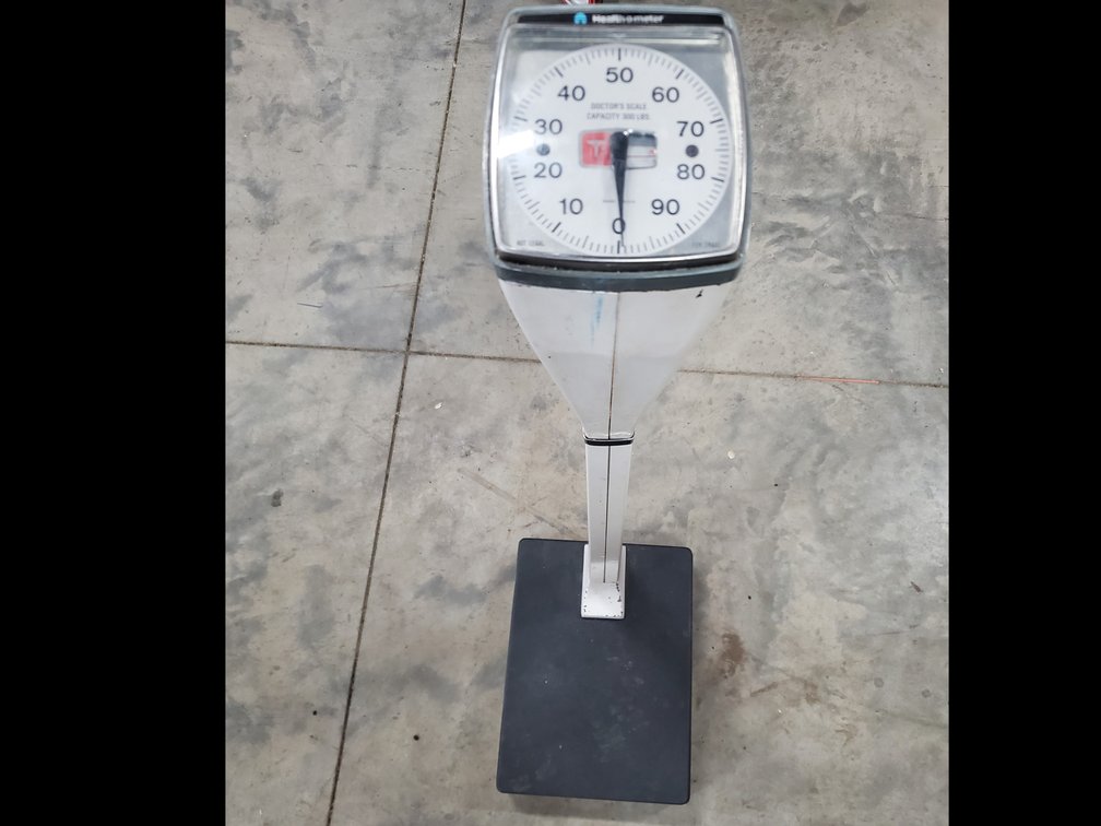 Lot 33: Doctors scale