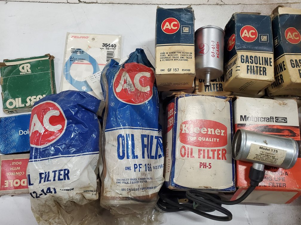 Lot 59: Misc oil and fuel filters