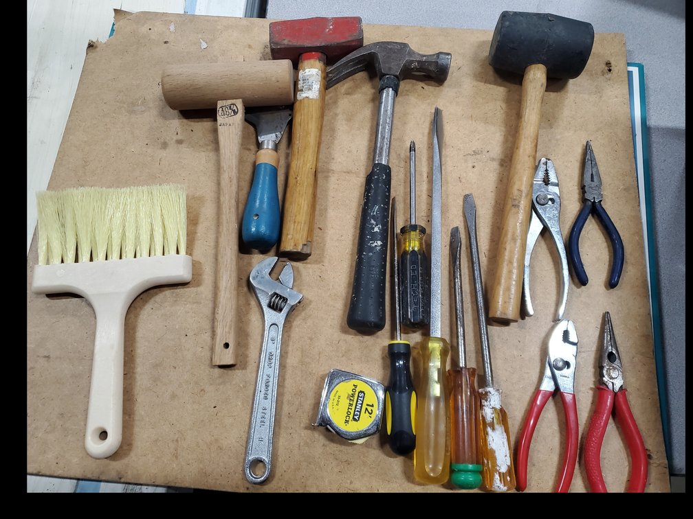Lot 66: Assortment of hand tools