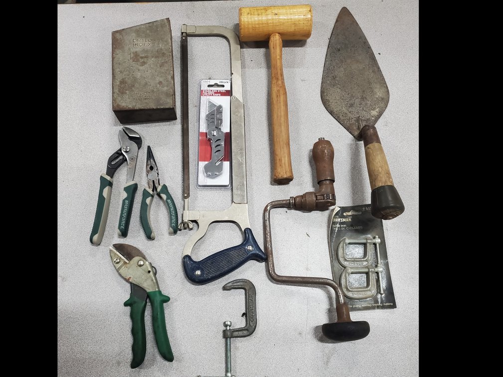 Lot 68: Miscellaneous hand tools