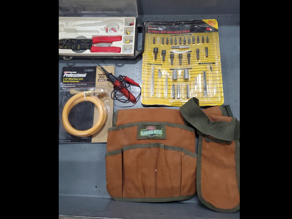 Lot 71: Shop items**see pictures **