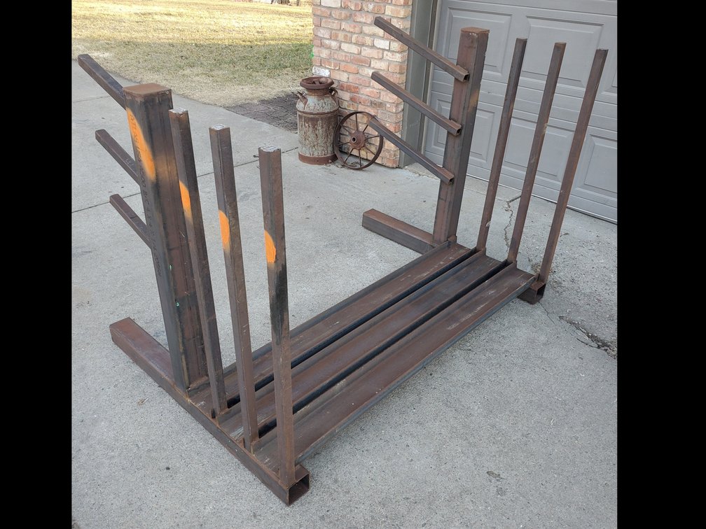 Lot 49: Metal storage rack