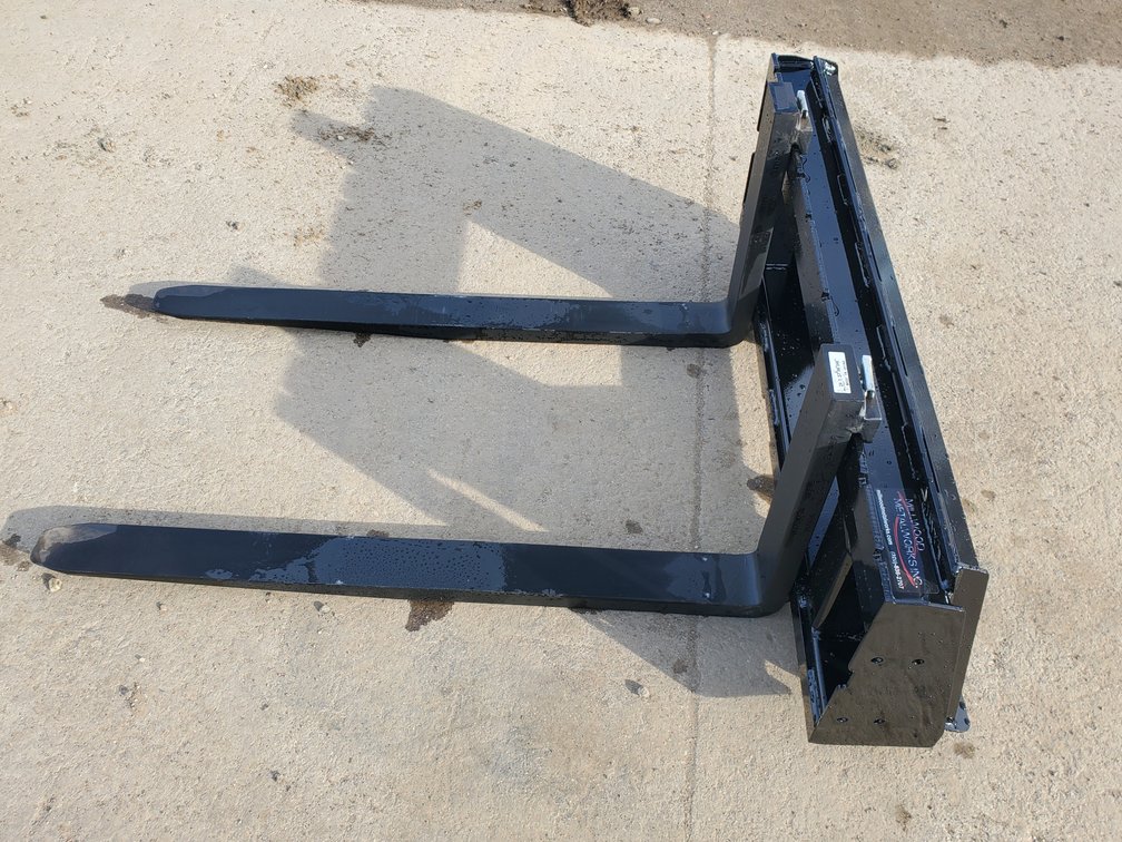 Lot 141: New Heavy-Duty Pallet forks