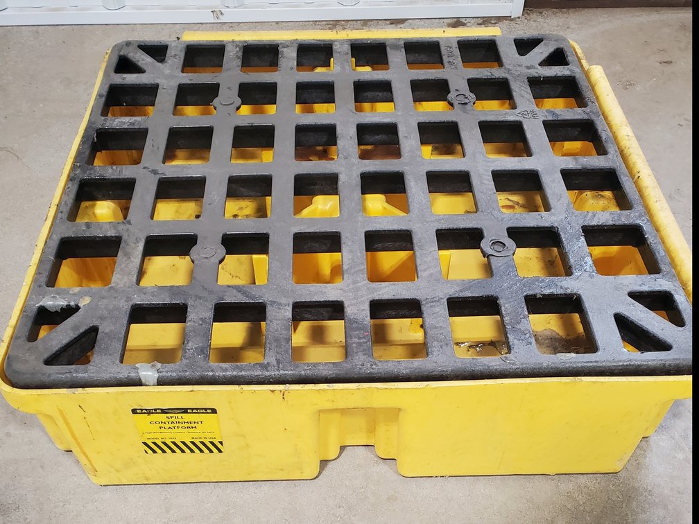 Lot 106: Spill container