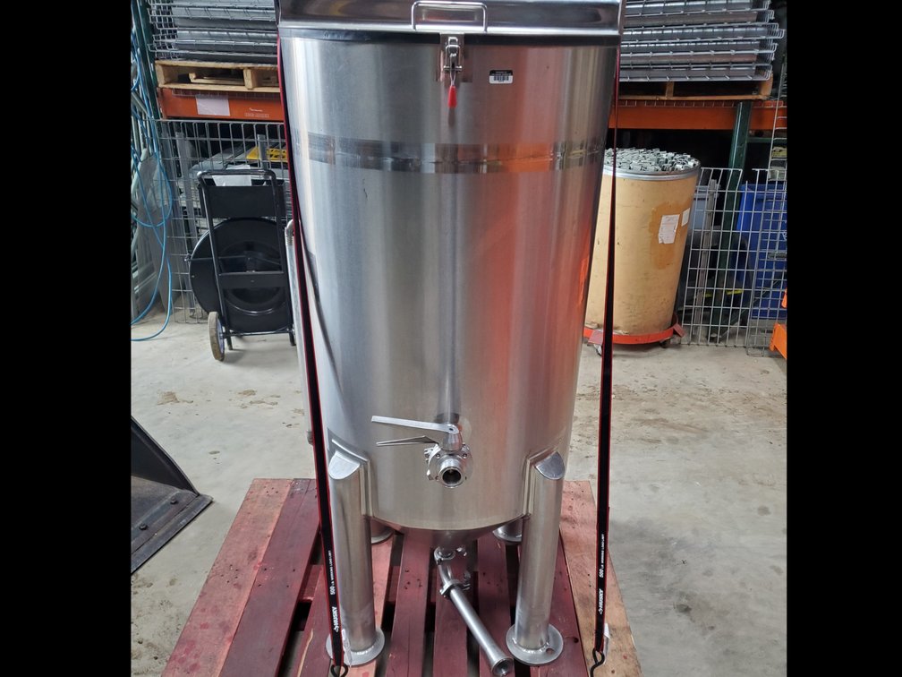 Lot 74: Stainless steel fermenting tank