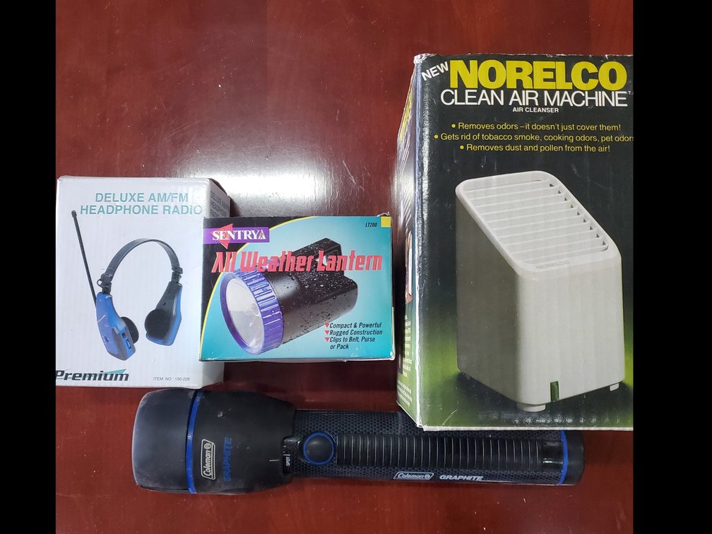 Lot 125: Flashlights,radio and air cleaner
