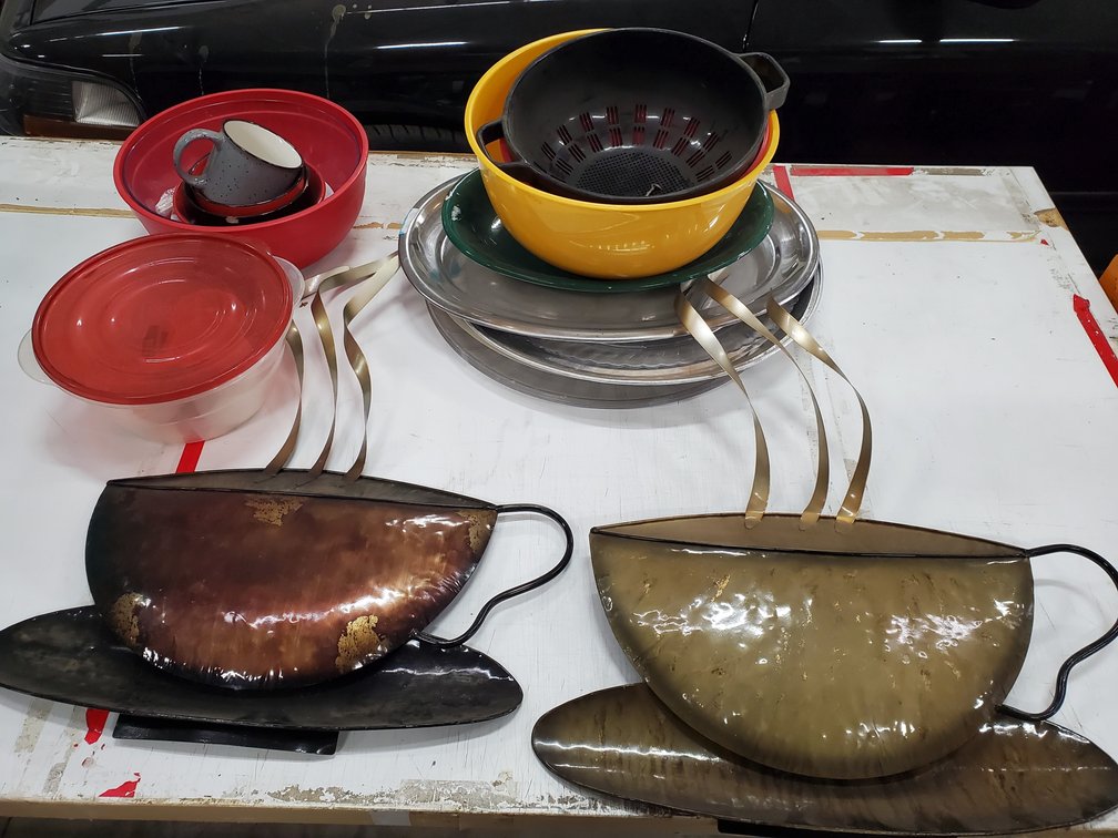 Lot 136: Decor and kitchen items