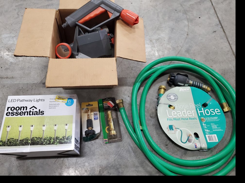 Lot 153: Lawn and garden tools