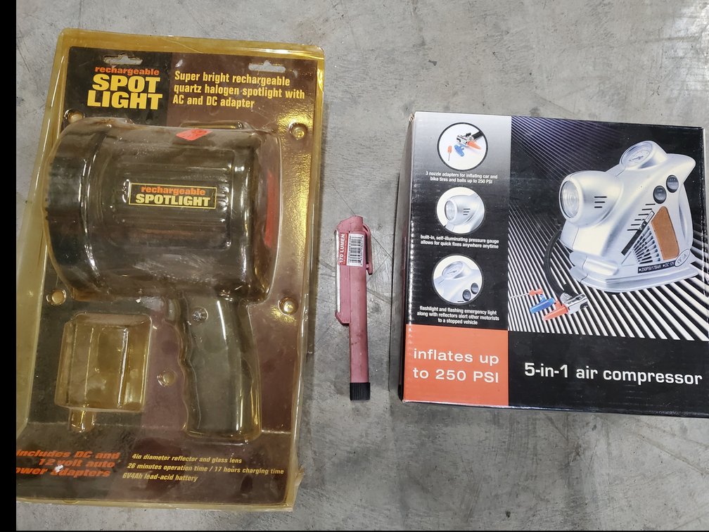 Lot 157: Lights and air compressor