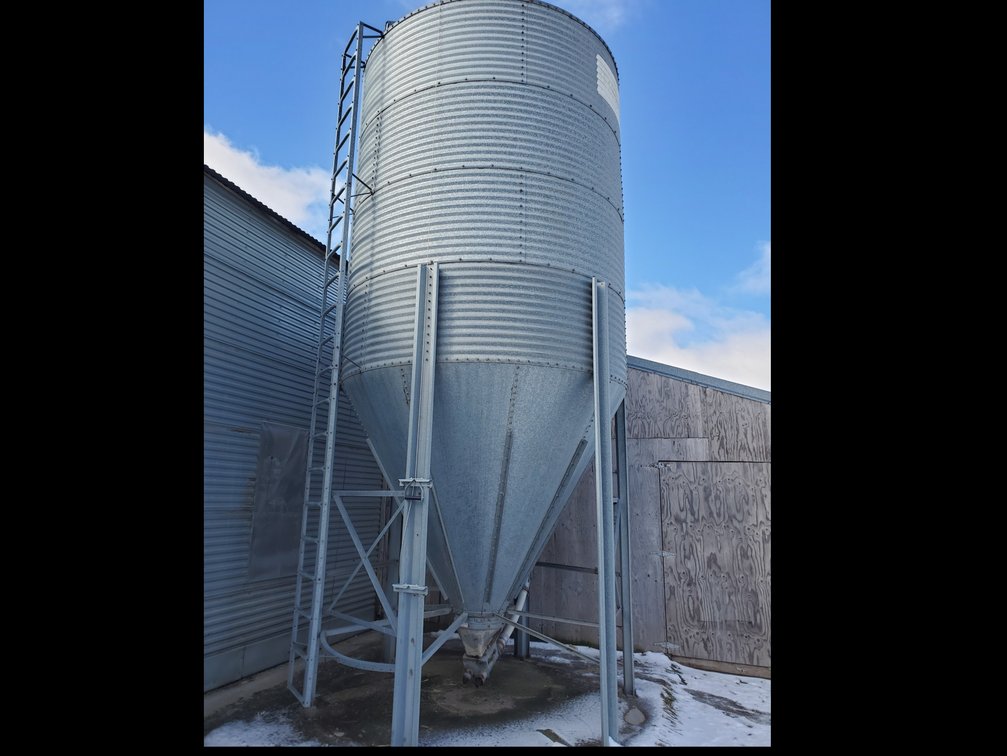Lot 191: Chore Time 18-ton feed bin