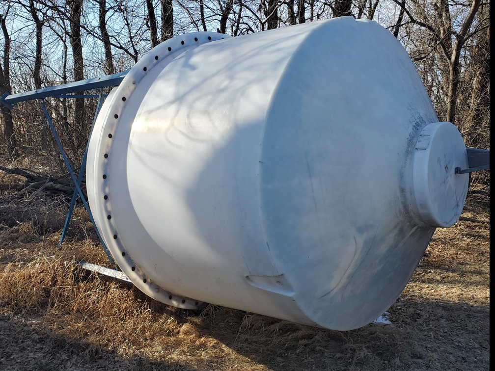 Lot 172: Praire pride Poly bin
