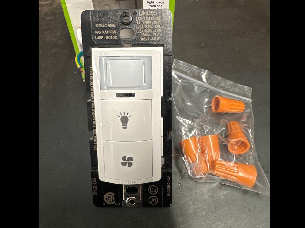 Lot 199: Leviton Humidity Sensor Fan / Light Switch