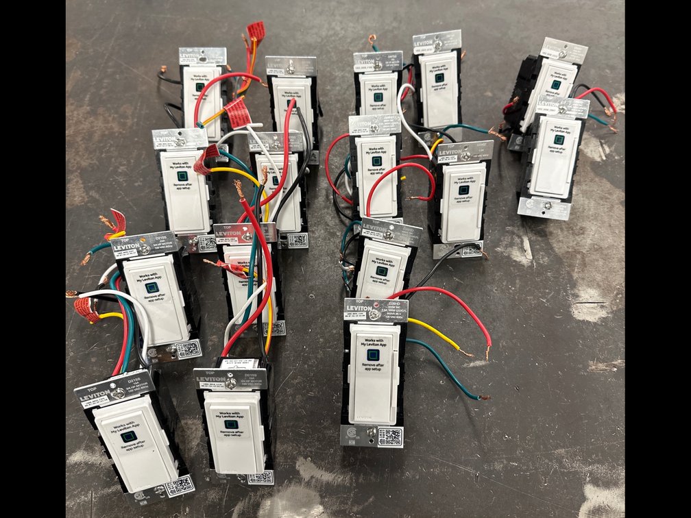 Lot 201: Lot of 16 Leviton Smart Switches
