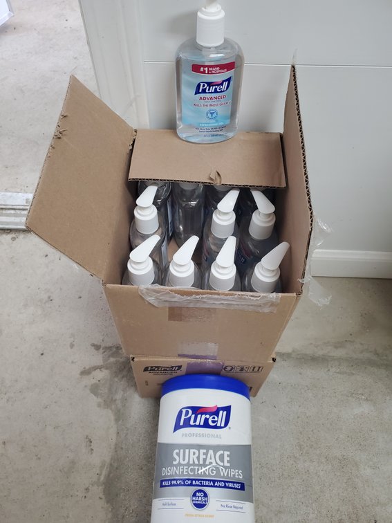 Lot 32: Hand sanitizer and wipes
