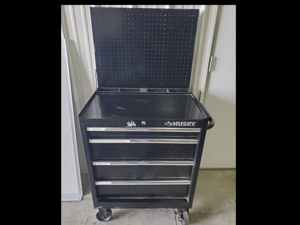 Lot 24: Husky tool box with contents