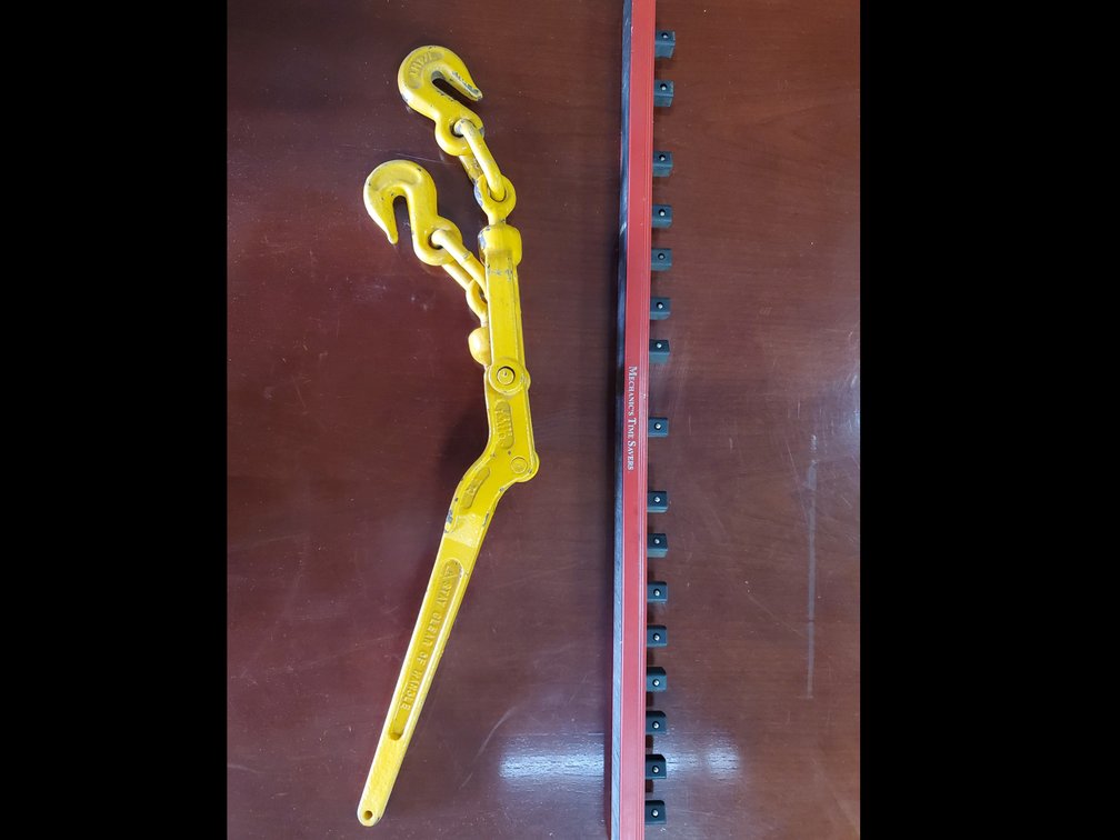 Lot 7: Chain binder and socket magnet