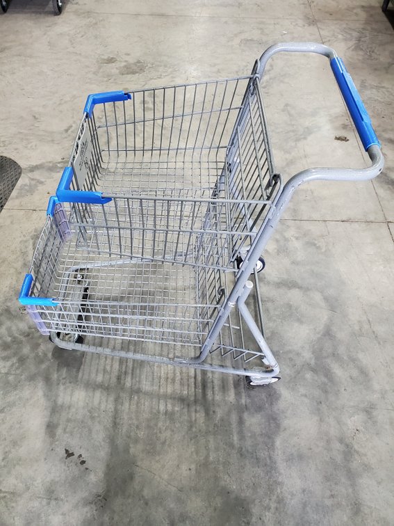 Lot 8: Shopping cart