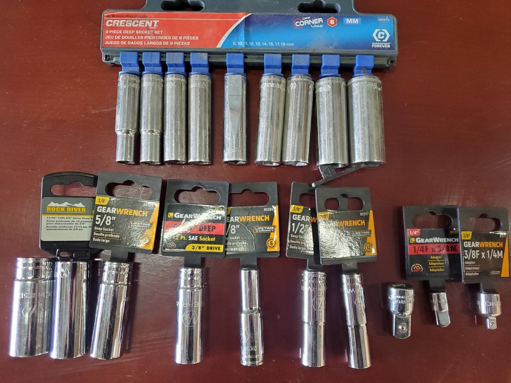 Lot 10: New 3/8 drive sae and metric sockets
