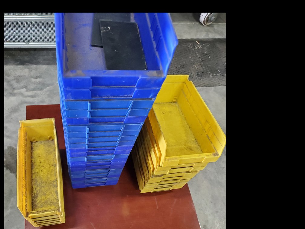 Lot 13: Lot of plastic organizers