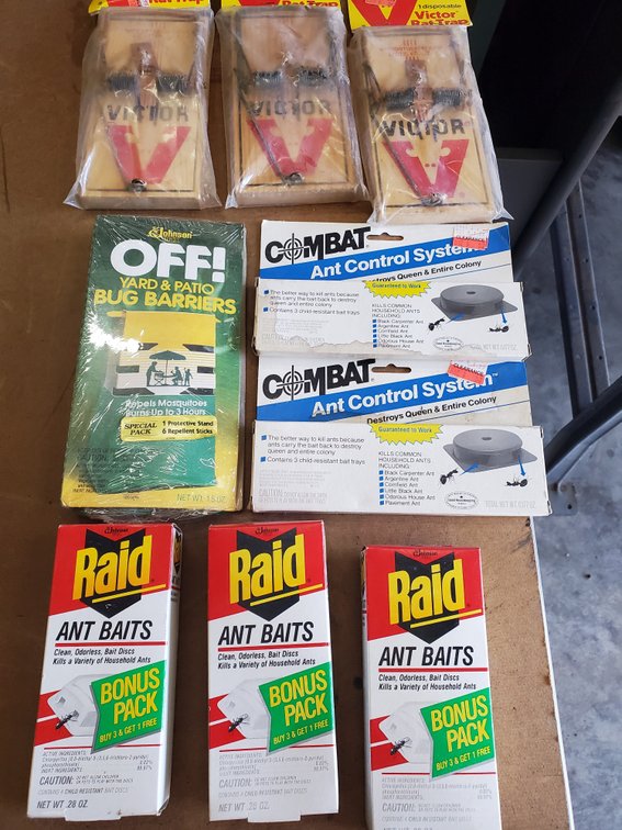 Lot 58: Ant bait and rodent traps