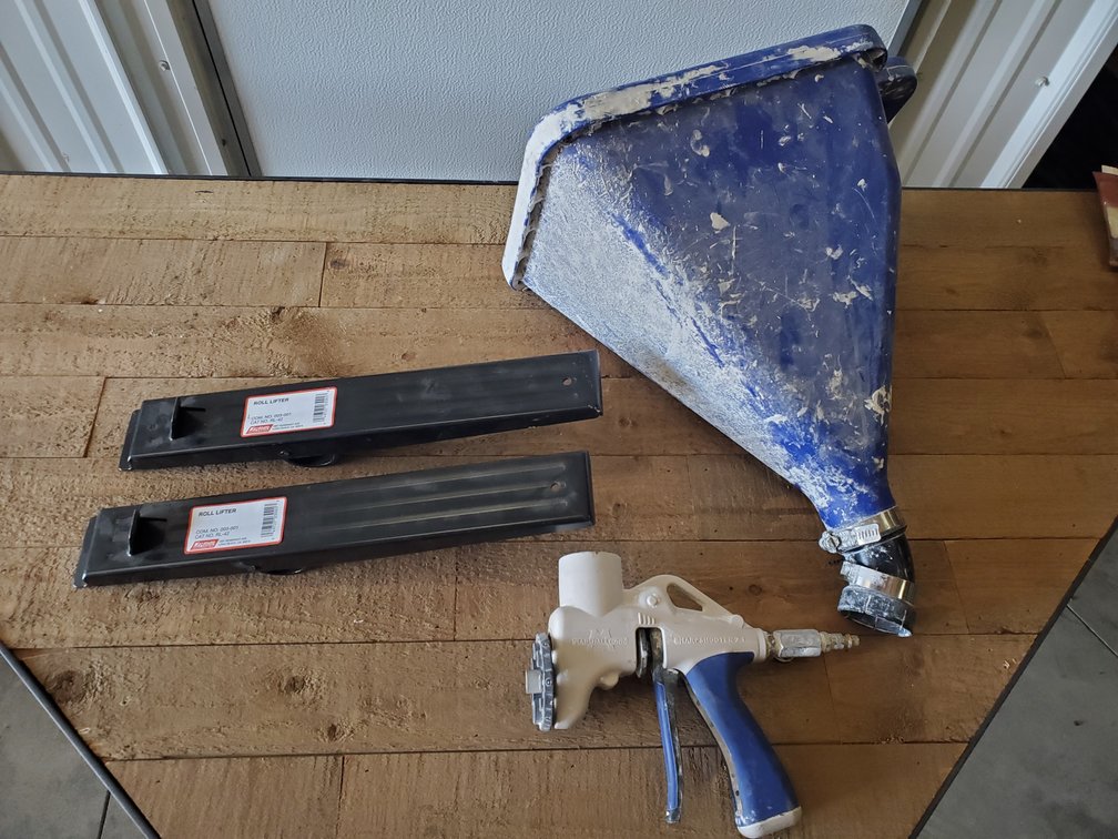 Lot 62: Mud gun and new lifters
