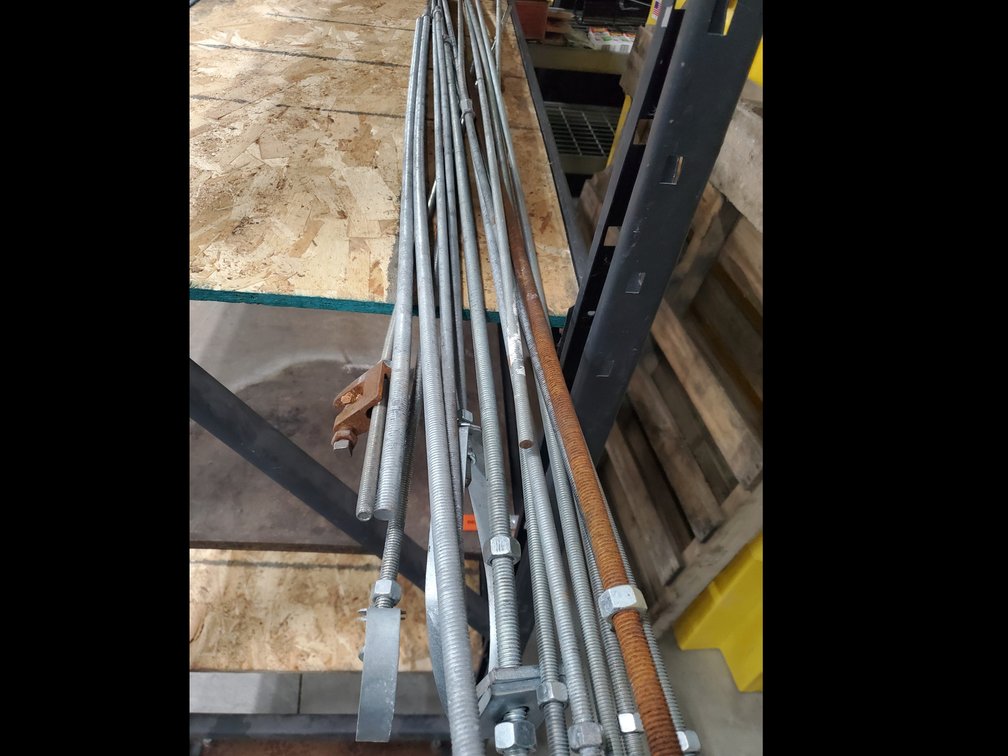 Lot 15: Lot of threaded rod