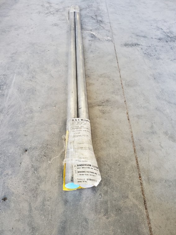 Lot 105: Aluminum solid round stock