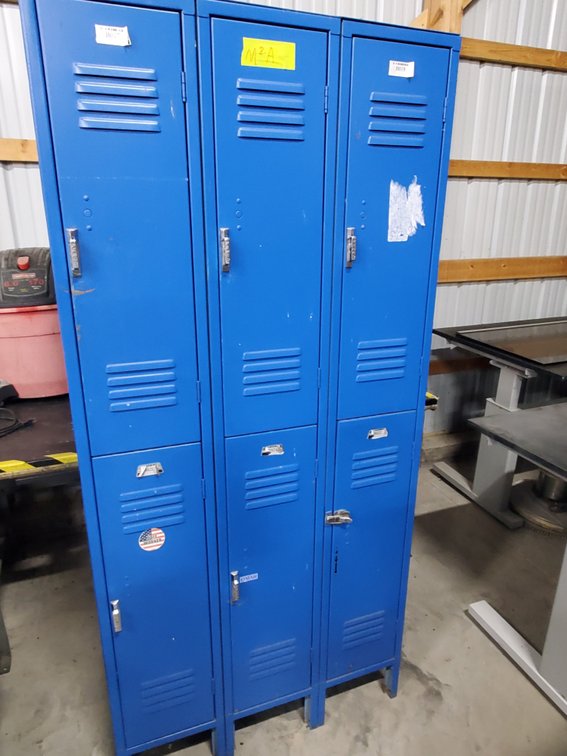 Lot 138: Locker system