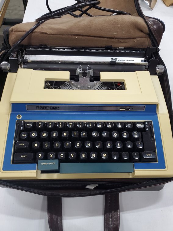 Lot 172: Electra brand type writer