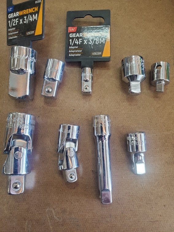 Lot 81: Gear wrench and craftsman swivels and adapters