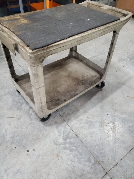 Lot 213: Rubbermaid flat top shop cart