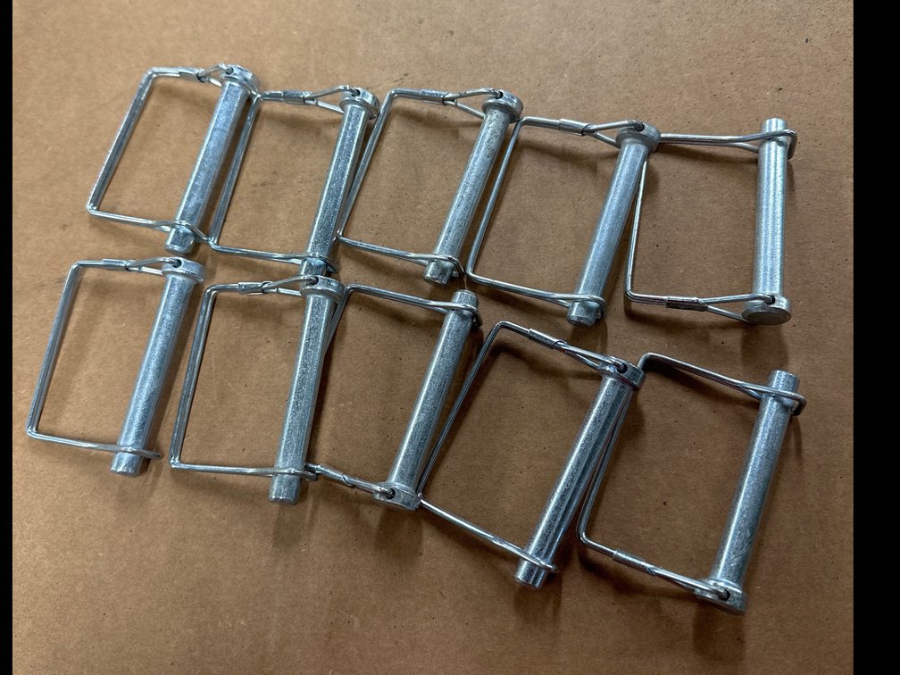 Lot 215: Pack of 10 3/8” x 2.5” Square Snap Clips