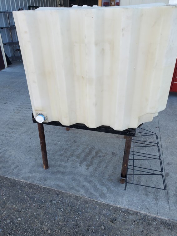 Lot 154: Tote-A-Lube 180 gallon oil tank
