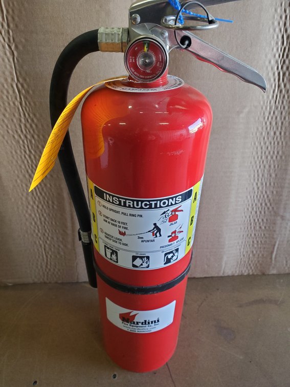 Lot 89: Fire extinguisher