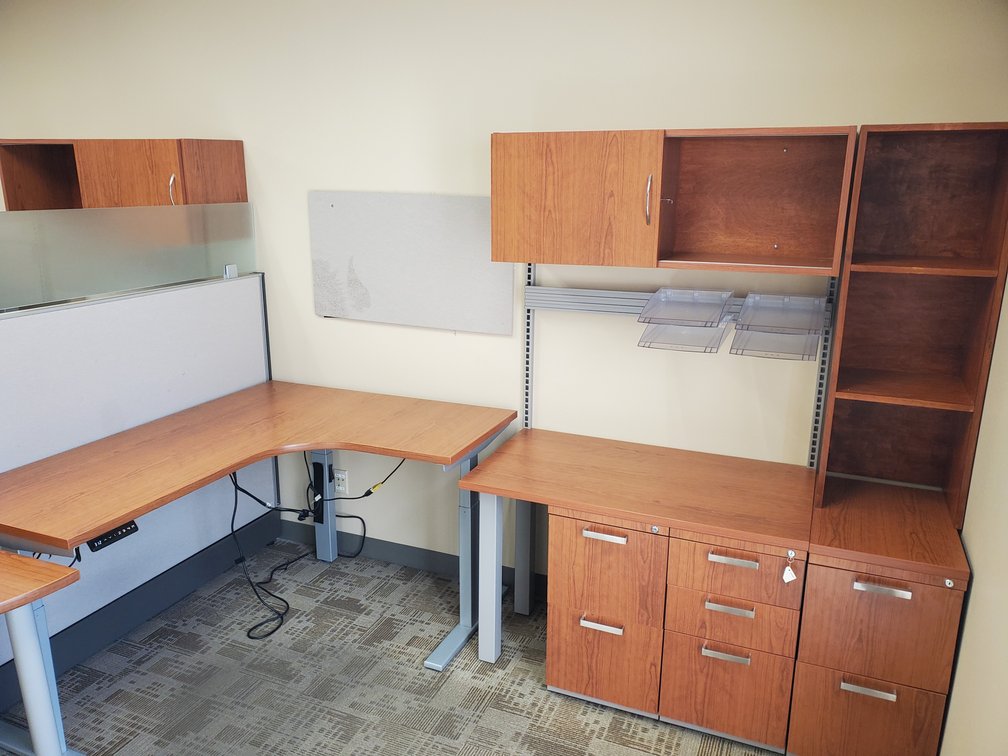 Lot 35: Powered sit/stand desk with side desk and drawers