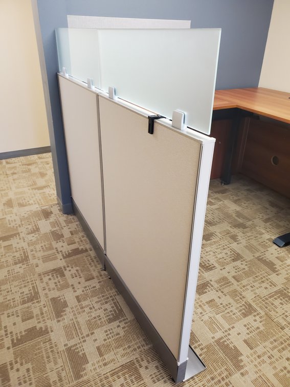 Lot 7: Room of cubicles/dividers