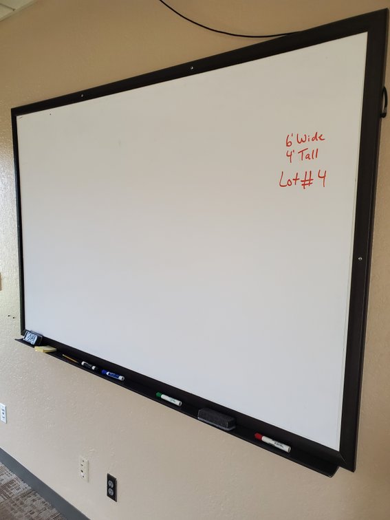 Lot 4: White board/dry erase board