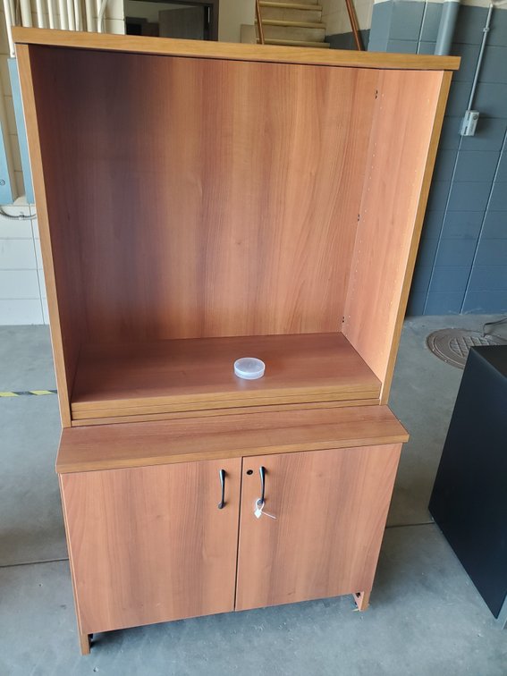 Lot 29: Bookshelf with lower cabinet