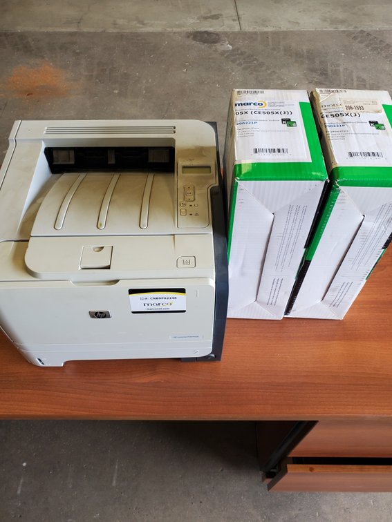 Lot 39: Hp LaserJet printer with 2 new toner cartridges